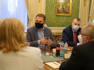 NAŽIVO Stretnutie s odborármi: NAŽIVO Stretnutie s odborármi: