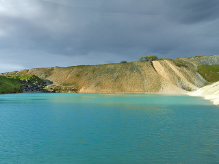Modrá lagúna pripomína Plitvice:
