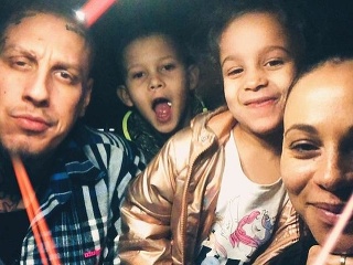 Separ a Tina oslavujú