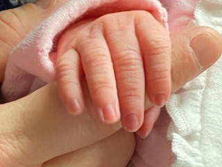 Štyridsaťpäťročná žena porodila svoje