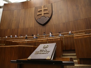 Parlament čaká na vyslovovanie