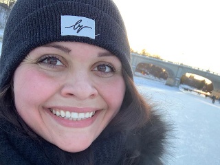 Elena sa ledva stihla