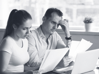 Nielen rúška. Aj zmluvy