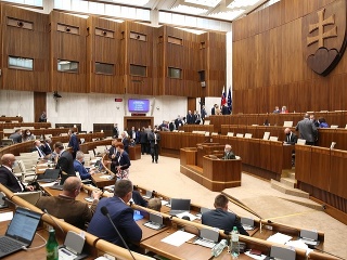 Parlament naďalej rokuje: Výbor