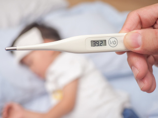 Na deti číha neznáma