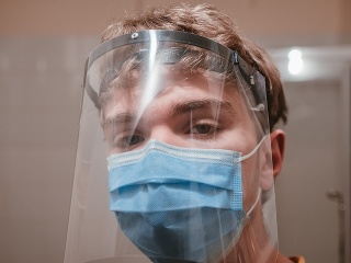 Mladí študenti sa dobrovoľne