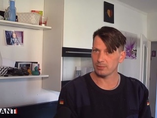 VIDEO Petra (43) doma