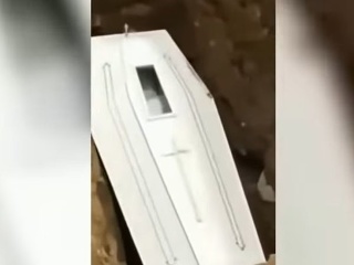 VIDEO Šok na pohrebe: