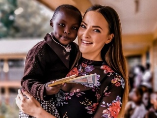 Monika vymenila modeling za