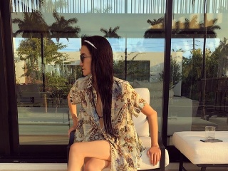 Spoznávate na fotografii známu