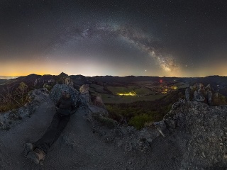 Majo spojil tisíce fotografií