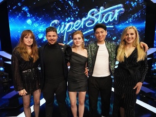 Pätica finalistov, ktorí večer