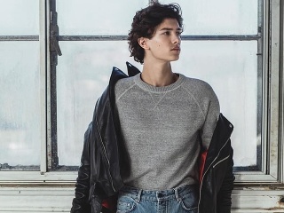 Sexi princ odhodil kráľovské