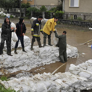 Povodne v Maďarsku vyhnali