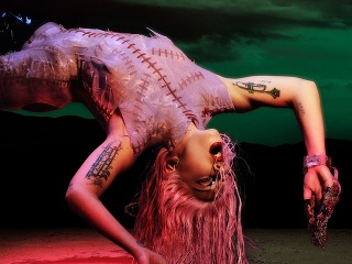 RECENZIA: Planétu Lady Gaga