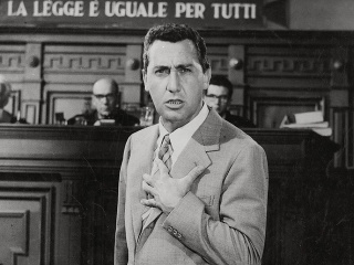 Viac ľudí na pohrebe