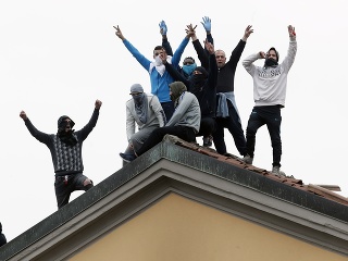 Väzni v Taliansku protestovali