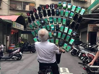 70-ročný dedko má na