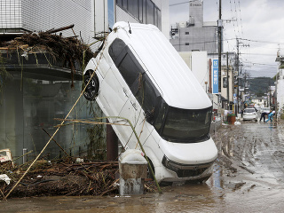 V Japonsku pokračujú záchranné
