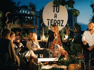 Tu A Teraz -