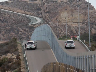 Obrovské oplotenie, tisíce vojakov