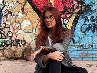 Ohnivé vlasy, pokreslené telo