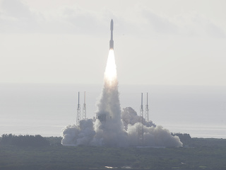 Raketa Atlas V štartuje