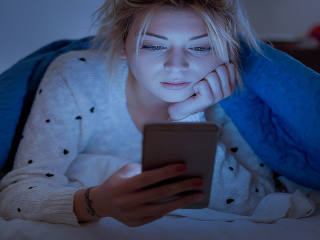 Používate TELEFÓN pred spaním?