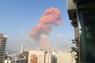 Bejrútom otriasli dva výbuchy.