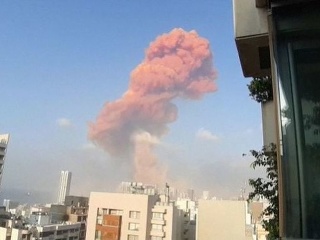 Bejrútom otriasli dva výbuchy.