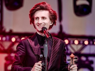 Milujete filmovú hudbu? Huslista