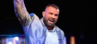 Karlos Vémola posiela Attilovi