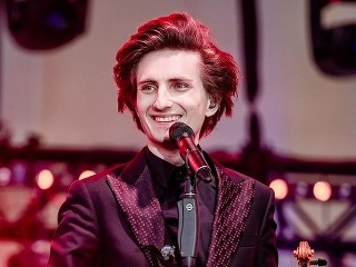 Milujete filmovú hudbu? Huslista