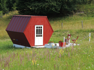 Včelí hotel v obci