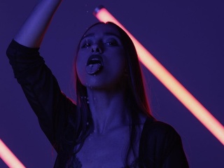 Konekshan vydáva odvážne video