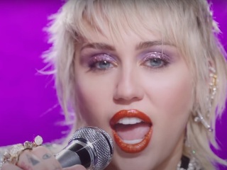 Miley Cyrus nepotrebuje, aby