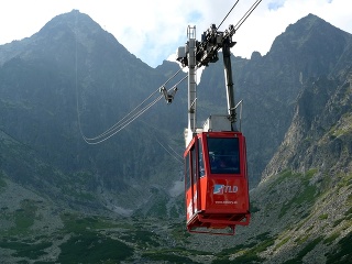 Je lanovka na Lomnický