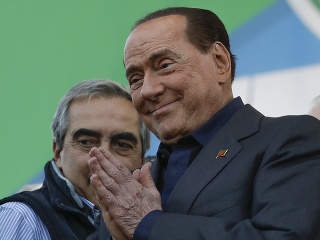 Silvio Berlusconi počas protestu