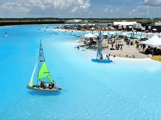 Krištáľová voda a biely