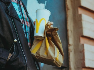 Predával hamburgery, zarobil miliardy: