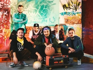 Medial Banana sú desať