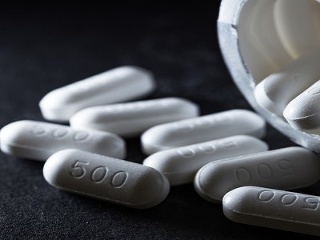 Utlmí viac než len