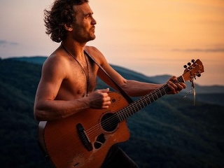 Juraj Hnilica vydáva v