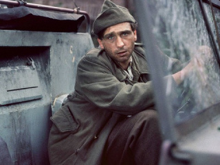 Preslávil sa rolami charizmatických