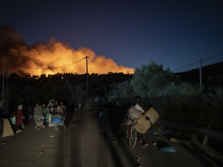 Utečenecký tábor v plameňoch