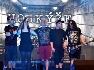 Organizátor utiekol aj s