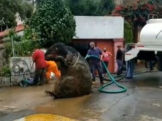 VIDEO Robotníci pri čistení