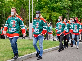 KORONAVÍRUS Protest pred úradom