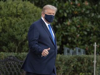 Trumpa previezli do nemocnice: