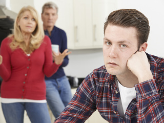 Stále bývajú u rodičov